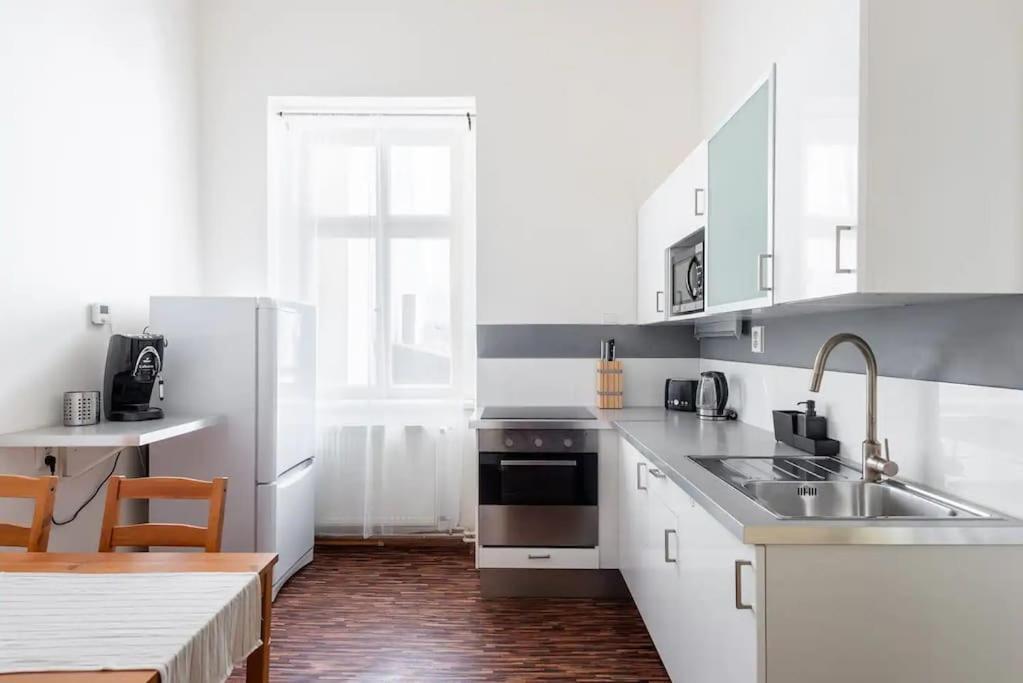 Spacious Apartment With Balcony At Wenceslas Sq Praga Exterior foto